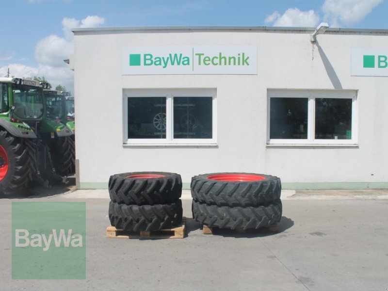 Bild BKT 380/70 R24 + Pirelli 340/85 R38