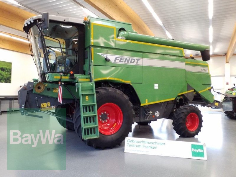 Bild Fendt 5220 E mit zwei Schneidwerken