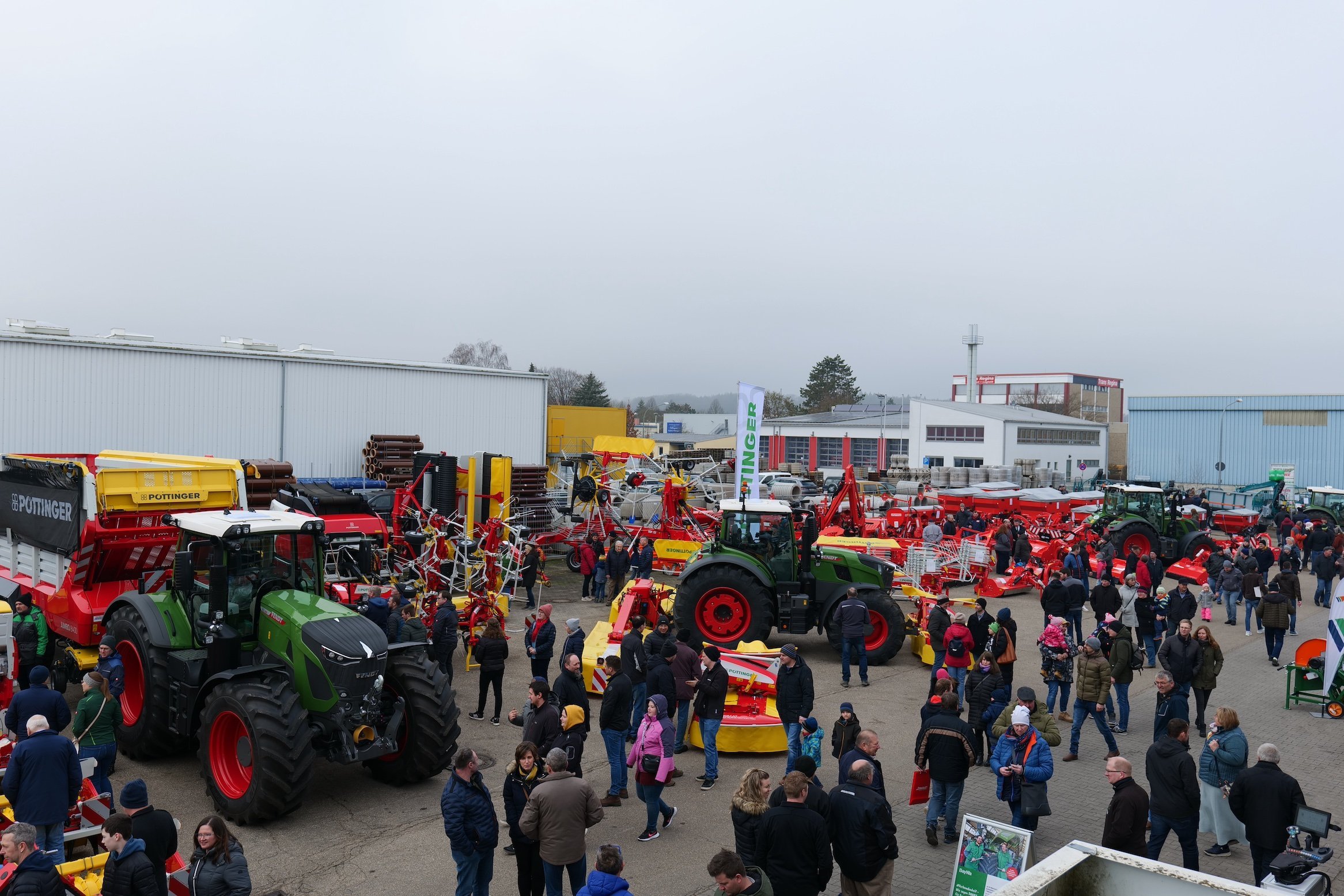 Große Gebraucht- und Neumaschinenschau (Ausstellung BayWa Obertraubling)